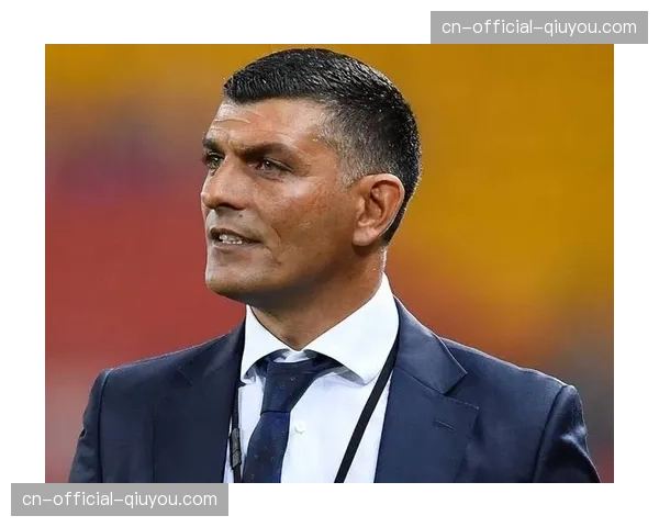 约翰·阿洛伊西角球战术设计精妙 边后卫进攻三区连线成亮点